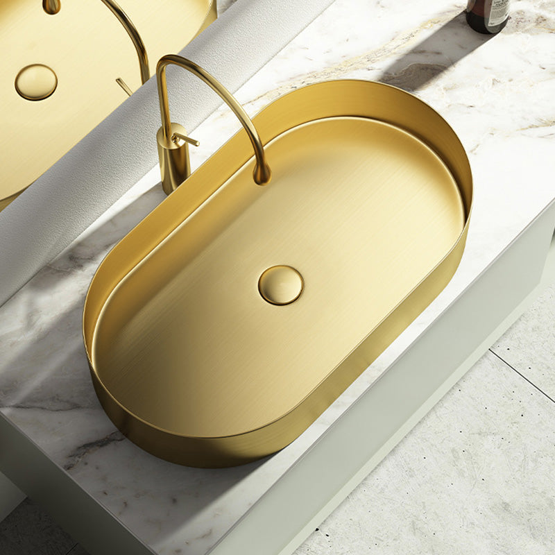 This Minimalist Oval Countertop Sink Has a Smooth and Delicate Surface