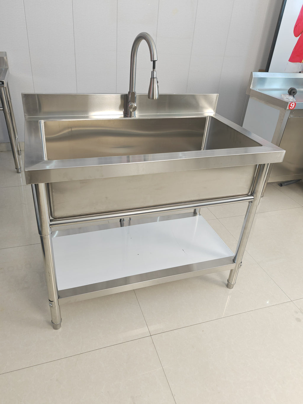 Premium 304 Stainless Steel Kitchen Sink Design/Anti - Rust Coating Ideal for Home and Commercial Use